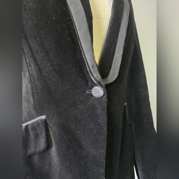ZARA Black Velvet Blazer With Satin Lined Lapel. Size Medium - Picture 3 of 16